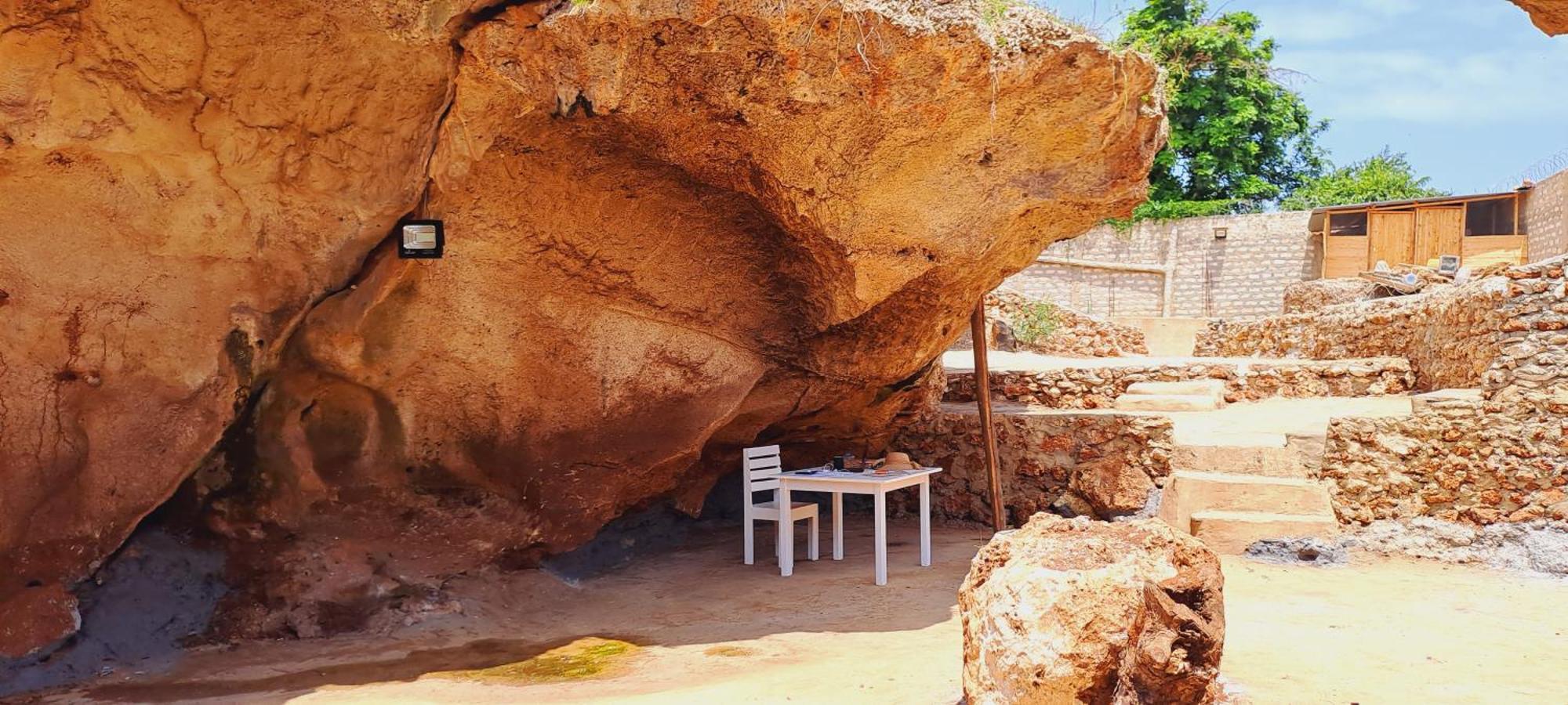 Cave Diani Holiday Apartments Diani Beach Exteriör bild